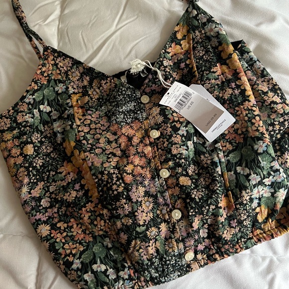 American Eagle Outfitters Tops - Floral Crop Top